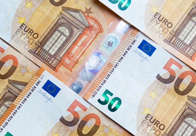 Euro nears highs ahead of GDP