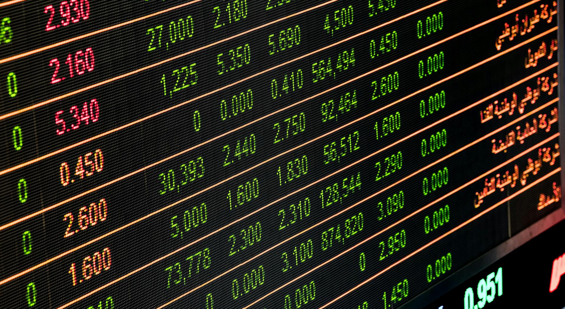 Dollar steadies, oil sets the tone