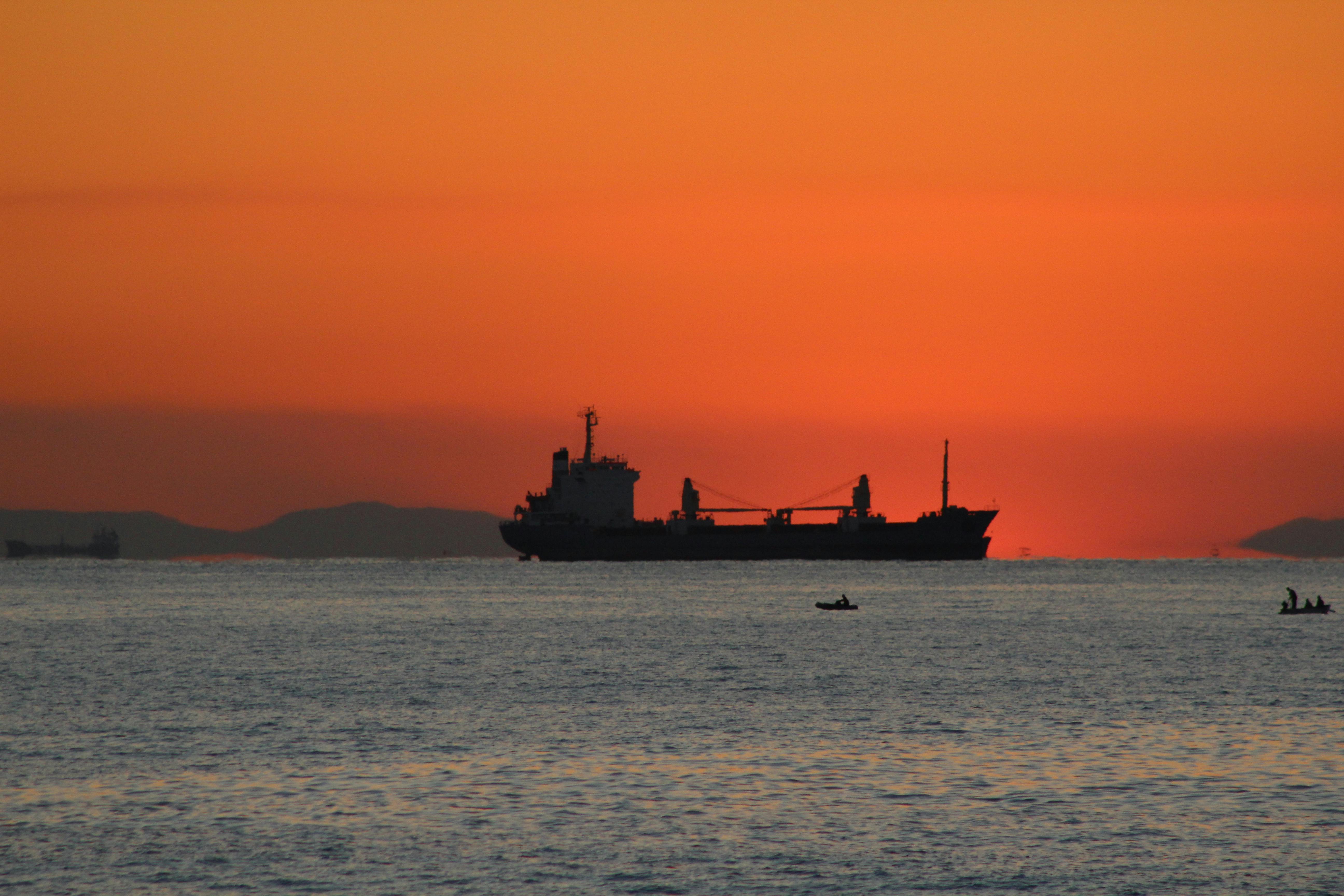 FX caution builds as oil climbs
